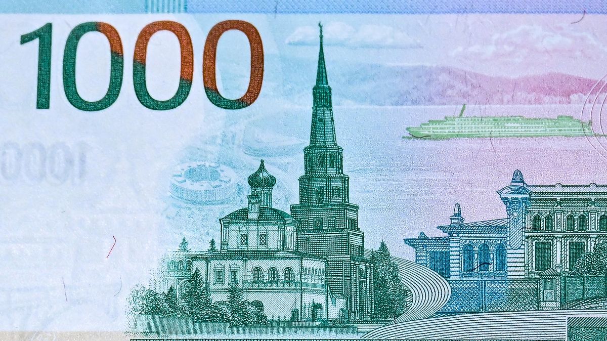 Rusko pozastavilo vydání nové bankovky, pravoslavným duchovním vadí muslimský půlměsíc